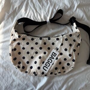 BAGGU Medium Crescent (UO EXCLUSIVE Cream + Black Polka Dot) NWT